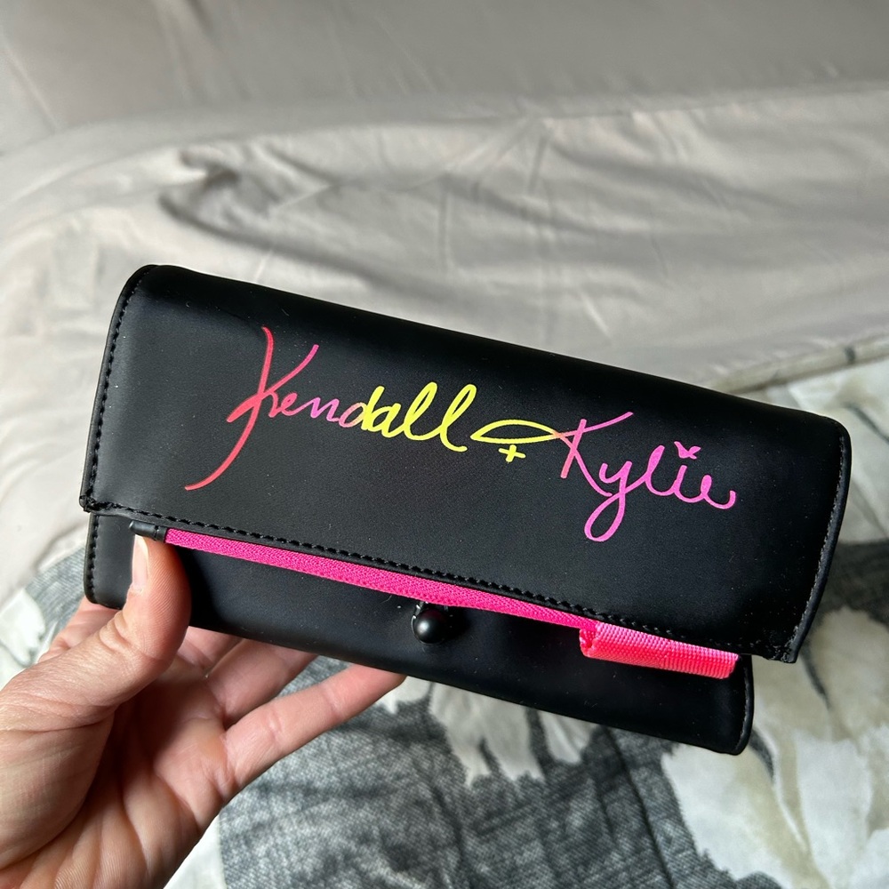 Kendall & Kylie Black Clutch for brushes